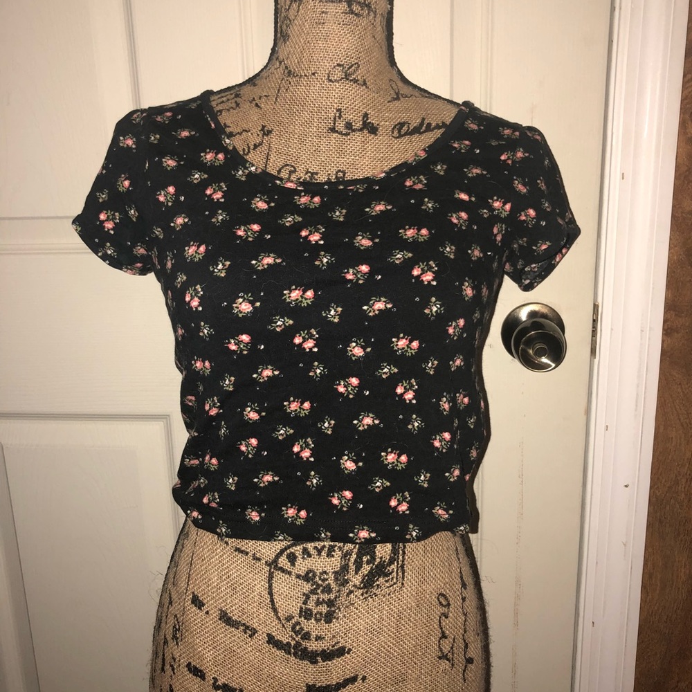 Black floral crop top